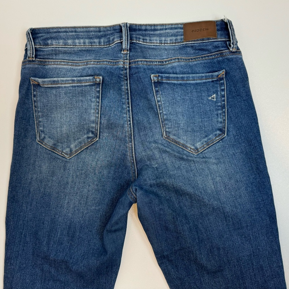 Size 28 'Hidden' Brand denim skinny jeans. Mid high rise.